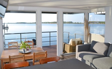 BW Floating House Abádszalók