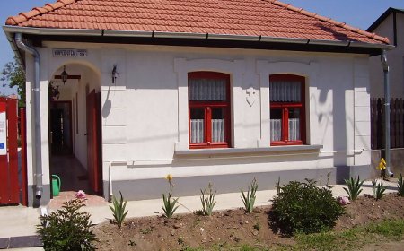 Hollókői Vendégház Abaújszántó