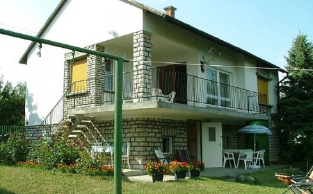 Hazuga Apartmanház Alsóörs