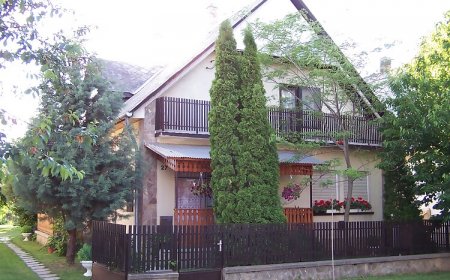 Erzsi Apartmanok Balatonboglár