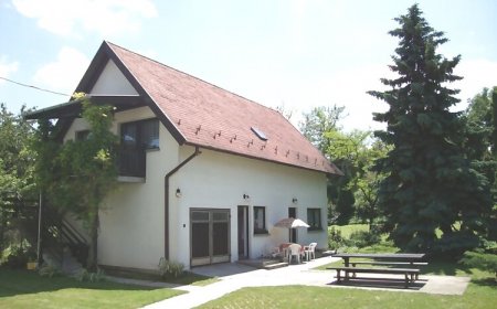 Gyöngyvirág Apartmanház Balatonboglár