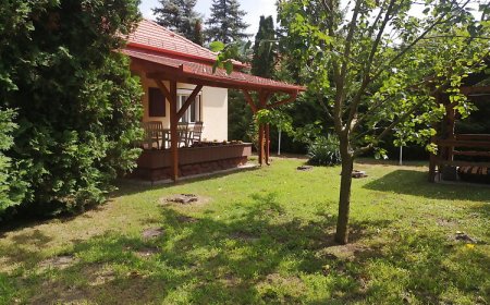 Júlia Vendégház*** Balatonkeresztúr