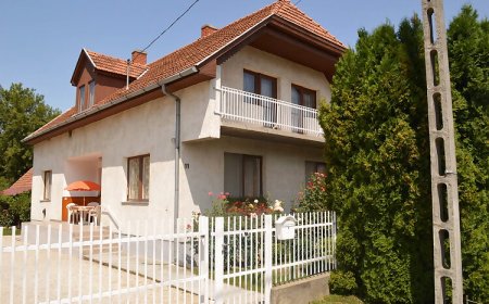 Rézi Nyaralóház Balatonszárszó