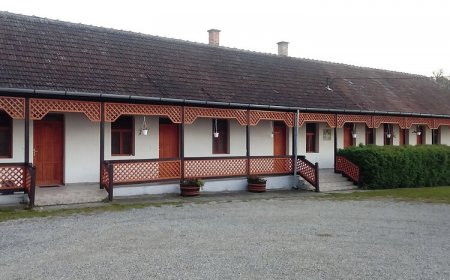Kőbérc Panzió Üdülőházak Kemping és Étterem Bózsva