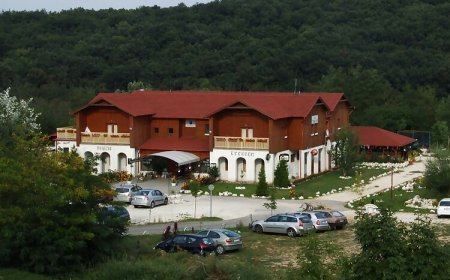Pollushof Panzió és Étterem Csolnok