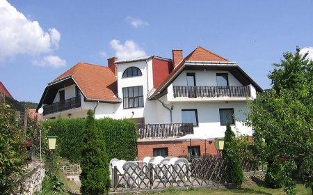 Vöröskút A Apartman Csopak