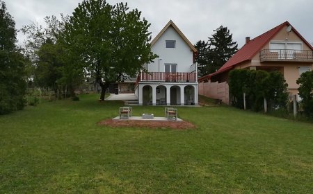 Kiss Kiadó Házikó Csopak