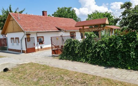 Lukács és Szabó Vendégházak Egyek
