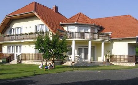 Szalóky Apartmanház Gyenesdiás