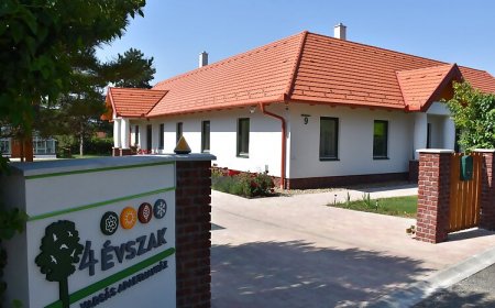 Varsás Négy Évszak Apartmanház Gyenesdiás