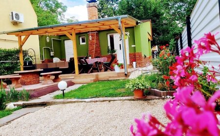 Fióna Kunyhója Apartmanház Gyopárosfürdő