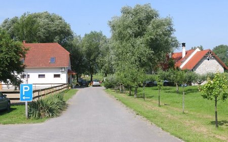 Gyulavezér Lovasbirodalma Panzió Gyulakeszi