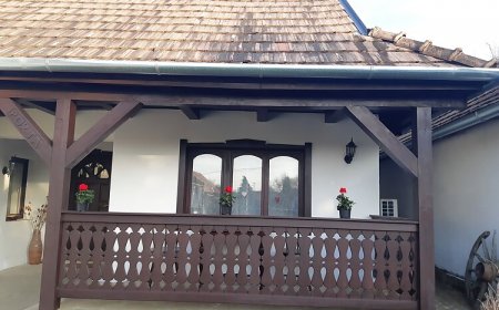 Mikula Porta Hollókő
