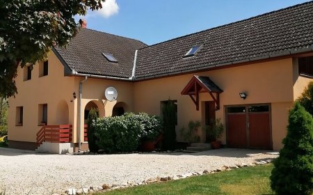 Hajnalka Apartmanház Kehidakustány