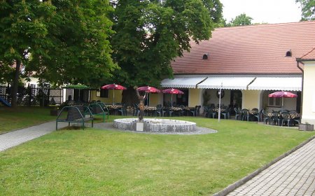 Párizsi Udvar Panzió és Étterem Keszthely