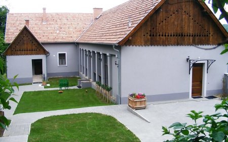 Bagolyvár Apartmanház Kétbodony