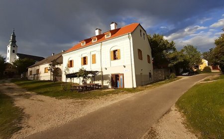 Köveskál Panzió Köveskál