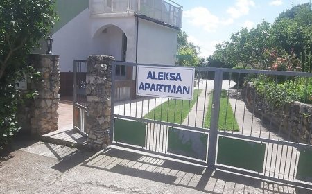 Aleksa Apartman Lesencetomaj