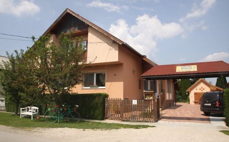 Sari Vendégház Lipót