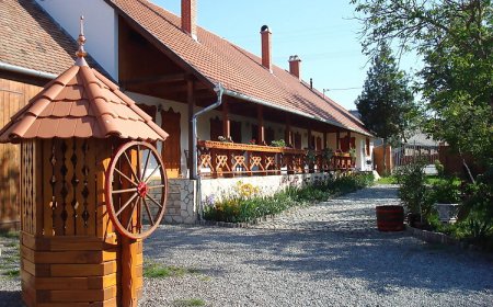 Ócsárdi Tópanzió Ócsárd