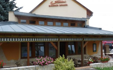 Familia Pizzéria Panzió Paks