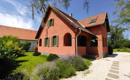 Korall Vendégház Pécsely