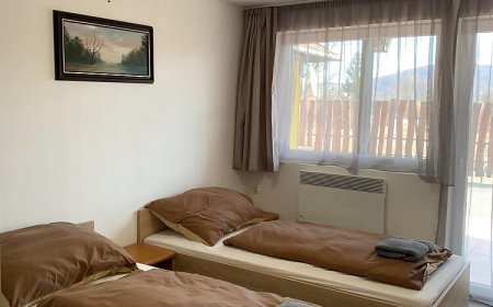 Cserepes Szálláshely  Romhány