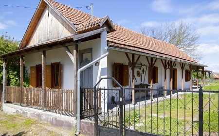 Tulipános Porta Parasztház Sarud