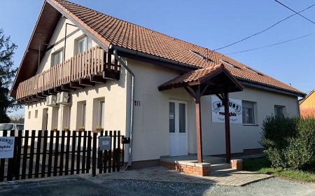 Május 1 Vendégház Sé