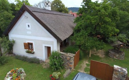 Nádtetős Műemlék Parasztház Szentbékkálla