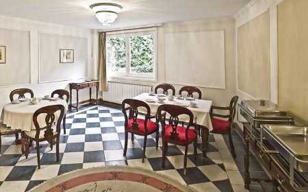 A. Hotel Panzió100 Szentendre