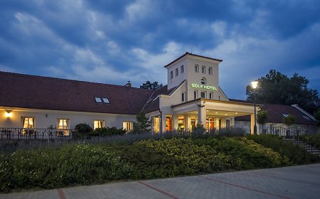 Old Lake Golf Hotel Tata