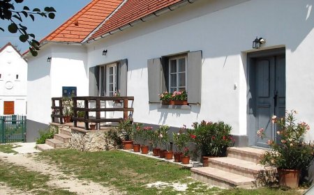 Bruderhaus Szállás Vöröstó
