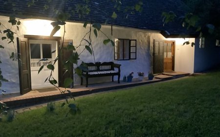 Karmos Julcsi Öreg Háza Zengővárkony