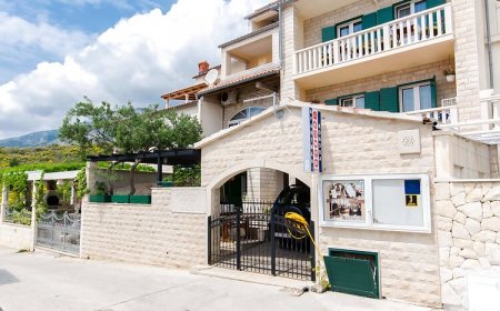 Apartments and Room Napoli Bol