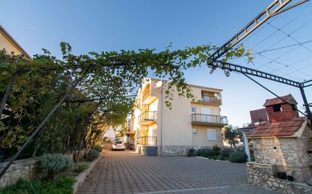 Apartments Petar Srima