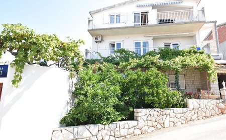 Apartments Djiko Primosten