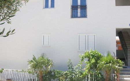 Apartments and Room Kiko Primosten