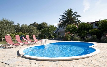 Apartmanok Családok Részére Medencével Mundanije, Rab - 5075 Mundanije