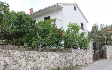 Apartment Ema Okrug Gornji