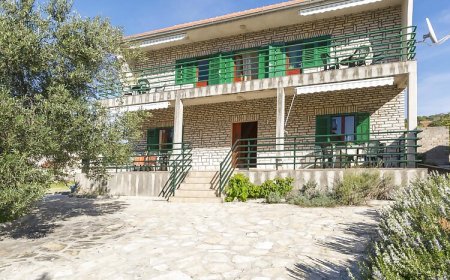 Apartments Albina Brodarica