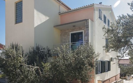 Apartments Frane Brodarica