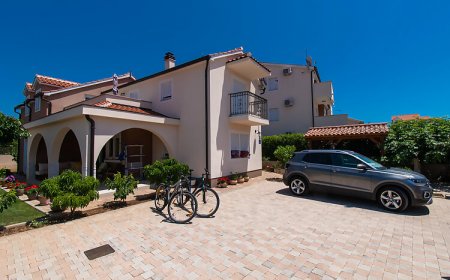 Apartments Ninic Srima