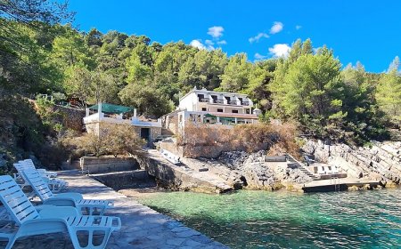 Apartments On the beach Bogomolje