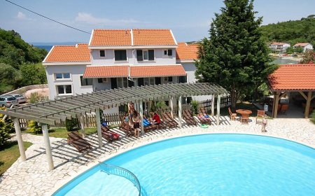 Apartmanok Családok Részére Medencével Kampor, Rab - 3213 Kampor