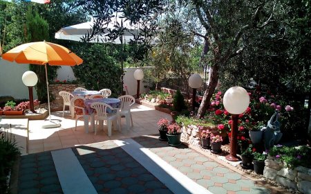 Apartmanok és Szobák Parkolóhellyel Barbat, Rab - 4862 Barbat