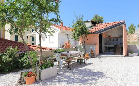 Apartmanok Parkolóhellyel Grebastica, Sibenik - 11301 Grebaštica