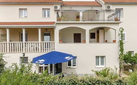 Apartments Karlo Bol