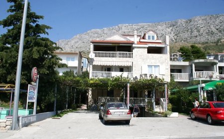 Apartmanok Parkolóhellyel Stanici, Omis - 2819 Stanići