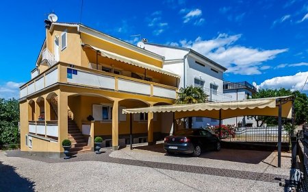 Apartmanok és Szobák Parkolóhellyel Malinska, Krk - 18193 Malinska